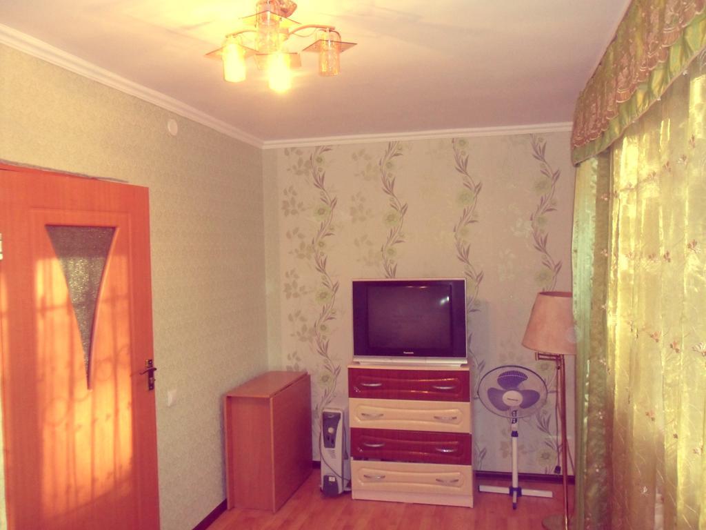 Apartamento Ahmetova 10 Krasnoye Pole Exterior foto